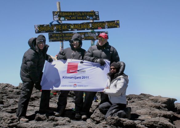 RRA grimpe le Mont Kilimandjaro