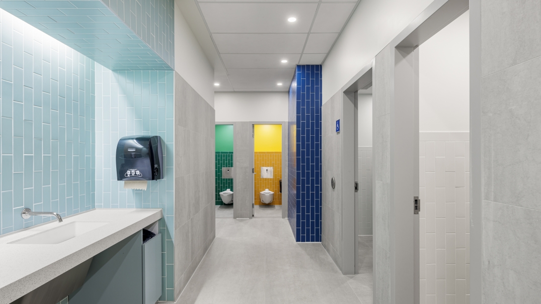 Des toilettes standards aux toilettes non-genrées