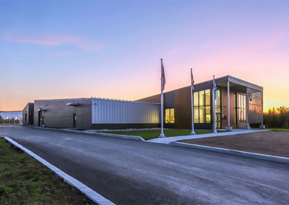 Pouvez-vous créer un bâtiment de service public chaleureux et accueillant qui reflète également la culture autochtone ?