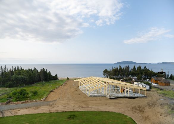 Construire la beauté et la durabilité avec le bois : le point sur la construction du centre culturel Tshissenitamun Mitshuap